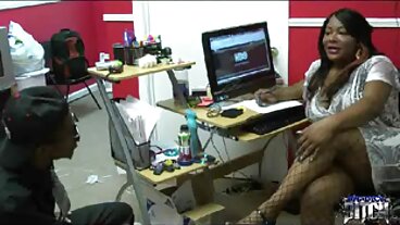 Nubiles Porn වෙතින් අං මොනිකා මෙලඩි සමඟ සෝෆා ක්‍රියාව මත