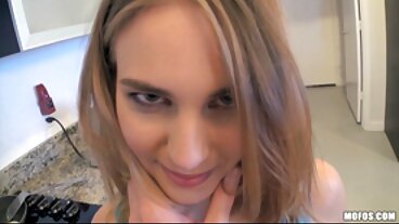 Brazzers වෙතින් ආකර්ෂණීය Lexi Luna සමඟ බොරු Doggystyle චිත්‍රපටය