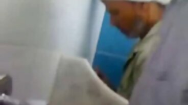 ක්ලබ්සෙවන්ටීන් වෙතින් ප්‍රිෆෙක්ට් මේරි හවුස් සමඟ ස්වභාවික ටිට්ස් ඉස්කුරුප්පු ඇණ
