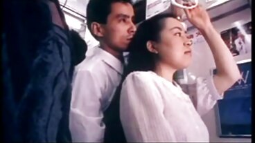 ඇගේ සීමාවෙන් සරාගී ලෙක්සි ඩෝනා සමඟ මුඛ හඬ