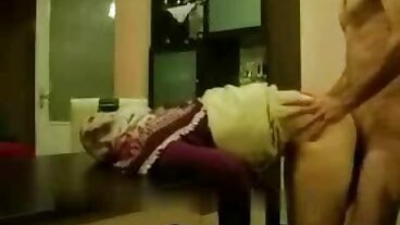 Daughter Swap වෙතින් උද්යෝගිමත් Niki Snow සහ Zoey Monroe සමග රැවුල බෑම