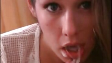 Brazzers වෙතින් උද්යෝගිමත් Lily LaBeau සමග Handjob දර්ශනය