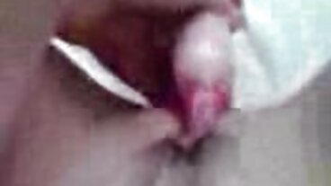 Mofos වෙතින් අං සහිත Mia Bandini සමග Handjob ක්‍රියාව